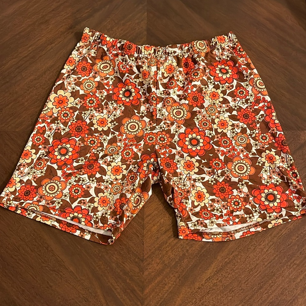 SHEIN as L retro biker shorts